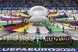 FB娱乐在线-今夜德国杯焦点战，埃因霍温迎来里程碑，媒体盛赞，阵容厚度经受考验的简单介绍